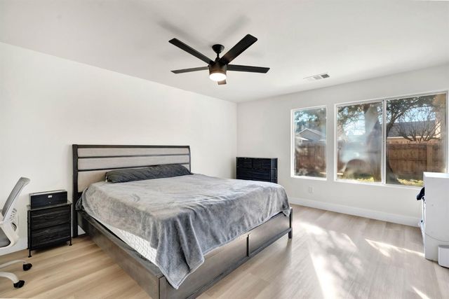 466 W Meadow Lane, Kingsburg, CA 93631