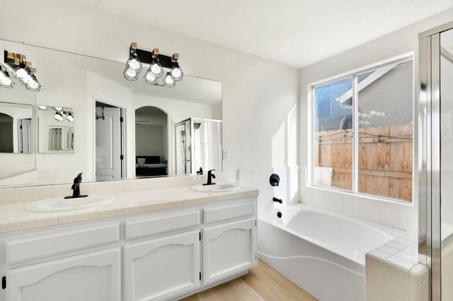 466 W Meadow Lane, Kingsburg, CA 93631