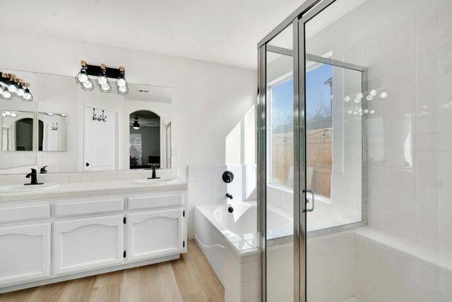 466 W Meadow Lane, Kingsburg, CA 93631