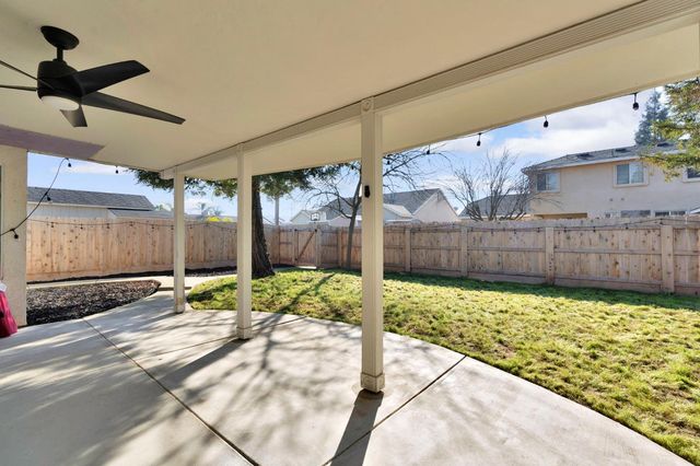 466 W Meadow Lane, Kingsburg, CA 93631