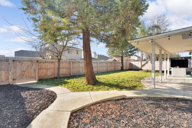 466 W Meadow Lane, Kingsburg, CA 93631