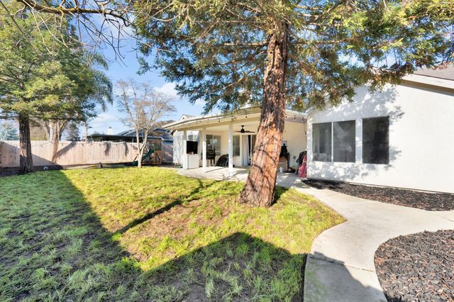 466 W Meadow Lane, Kingsburg, CA 93631