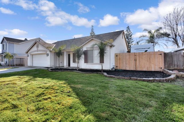 466 W Meadow Lane, Kingsburg, CA 93631