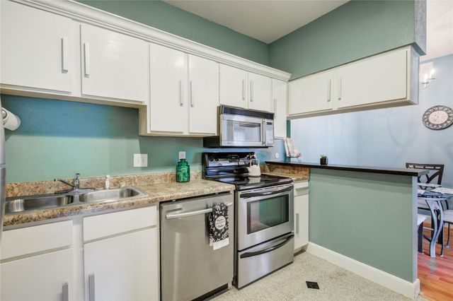 2100 Tanglewilde Street 349, Houston, TX 77063