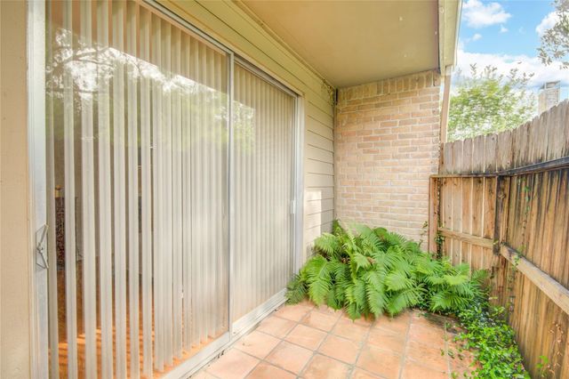 2100 Tanglewilde Street 349, Houston, TX 77063