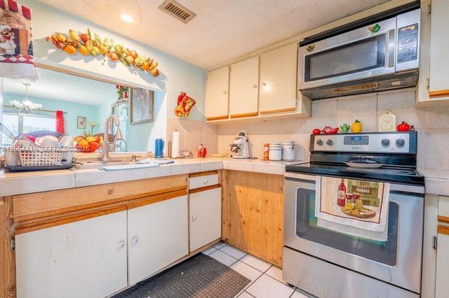 9917 W Okeechobee Road 3306, Hialeah Gardens, FL 33016