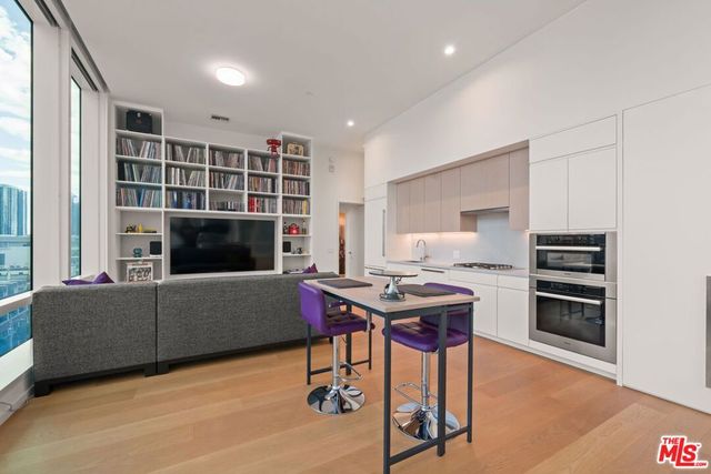 877 Francisco Street 806, Los Angeles, CA 90017