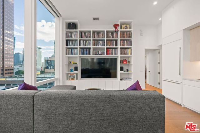 877 Francisco Street 806, Los Angeles, CA 90017