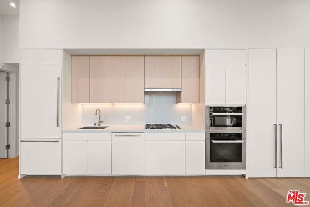 877 Francisco Street 806, Los Angeles, CA 90017