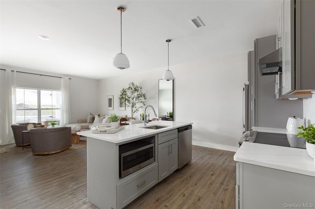 6 Hudson West Drive 322 322, 707, 919, 922, Marlboro, NY 12542