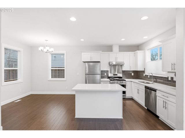 8209 Se 69TH Ave, Portland, OR 97206