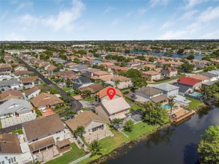 7725 NW 192nd St, Hialeah, FL 33015