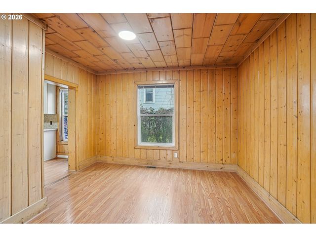 3951 Se HOLGATE Blvd, Portland, OR 97202