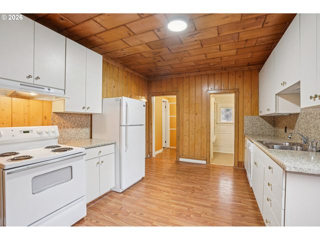 3951 Se HOLGATE Blvd, Portland, OR 97202