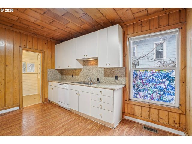 3951 Se HOLGATE Blvd, Portland, OR 97202