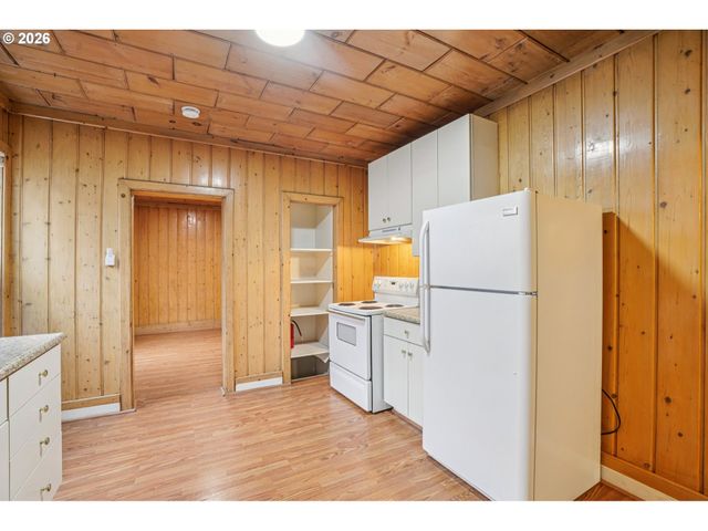 3951 Se HOLGATE Blvd, Portland, OR 97202