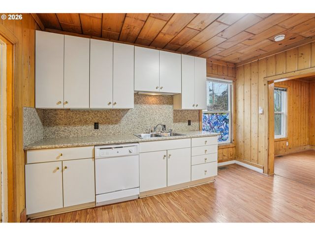 3951 Se HOLGATE Blvd, Portland, OR 97202