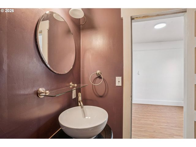 3951 Se HOLGATE Blvd, Portland, OR 97202