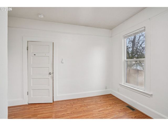 3951 Se HOLGATE Blvd, Portland, OR 97202