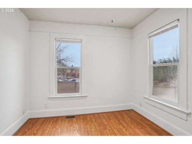 3951 Se HOLGATE Blvd, Portland, OR 97202