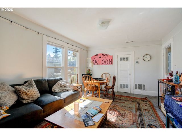 3951 Se HOLGATE Blvd, Portland, OR 97202