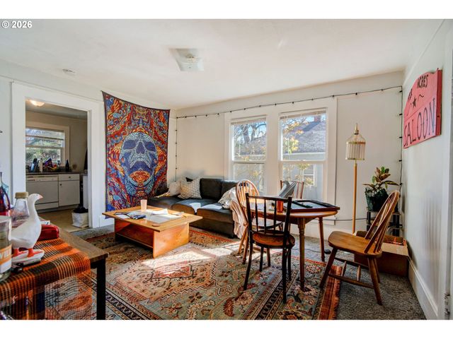 3951 Se HOLGATE Blvd, Portland, OR 97202