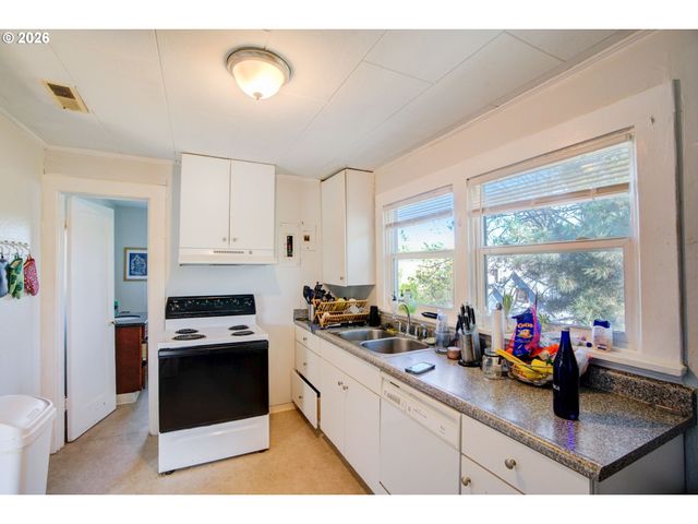 3951 Se HOLGATE Blvd, Portland, OR 97202