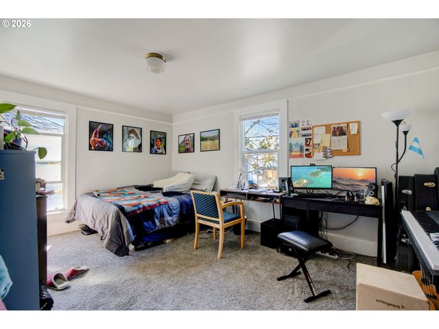 3951 Se HOLGATE Blvd, Portland, OR 97202