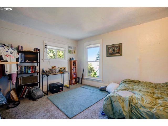 3951 Se HOLGATE Blvd, Portland, OR 97202