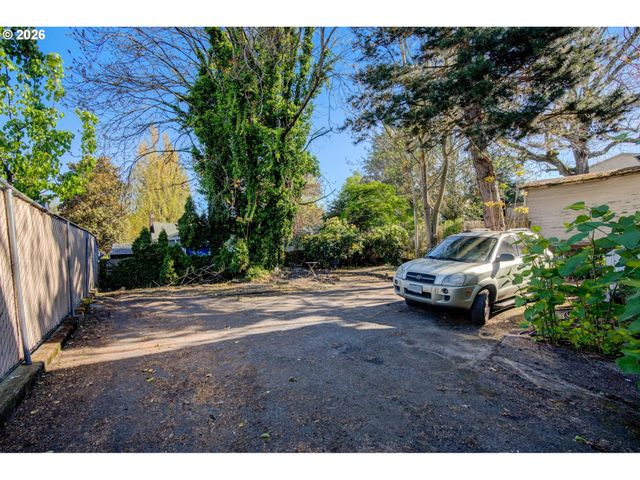 3951 Se HOLGATE Blvd, Portland, OR 97202