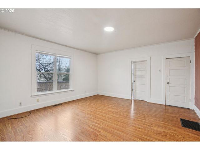 3951 Se HOLGATE Blvd, Portland, OR 97202