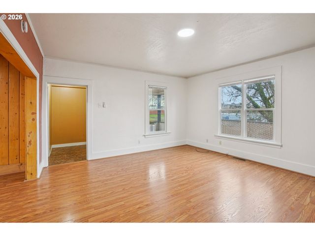 3951 Se HOLGATE Blvd, Portland, OR 97202