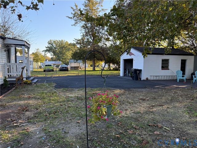 204 S Mesa Dr, Hopewell, VA 23860