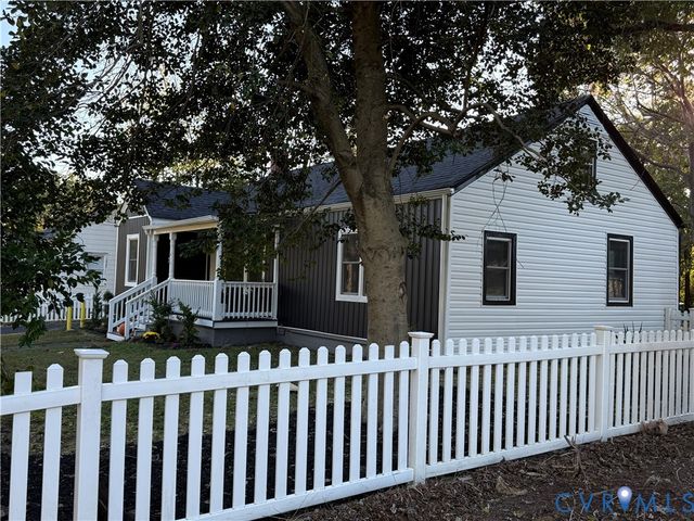 204 S Mesa Dr, Hopewell, VA 23860
