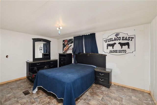 14 W 4th Street N, Weslaco, TX 78596