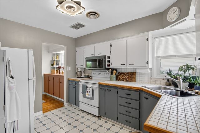 4108 Ardmore Road, Des Moines, IA 50310