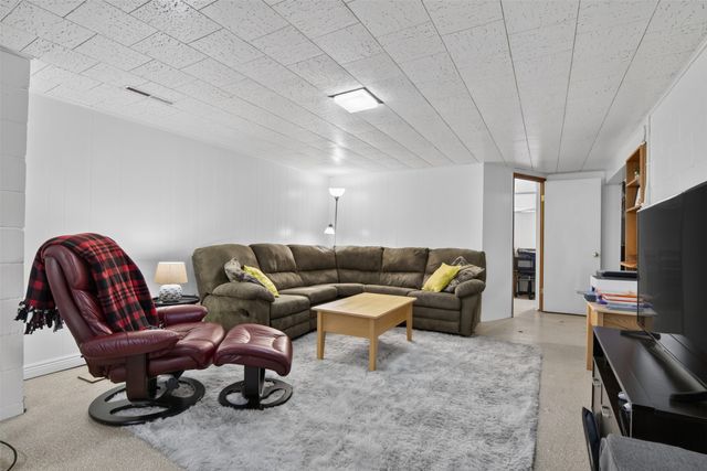 4108 Ardmore Road, Des Moines, IA 50310
