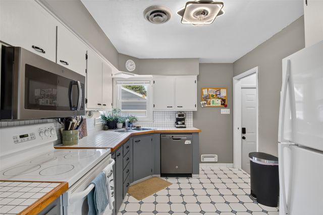4108 Ardmore Road, Des Moines, IA 50310