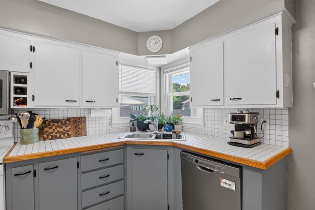 4108 Ardmore Road, Des Moines, IA 50310