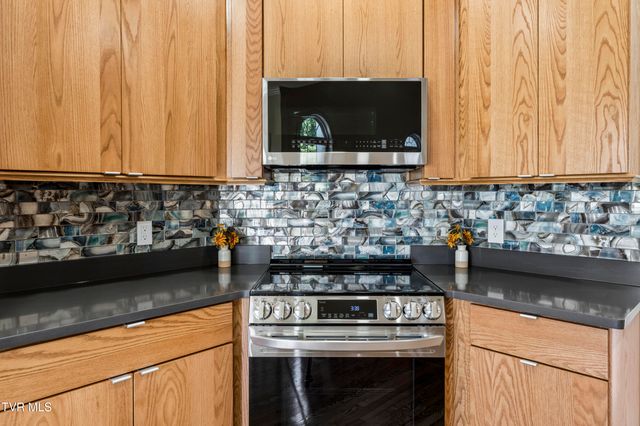 406 Grovemont Place, Piney Flats, TN 37686