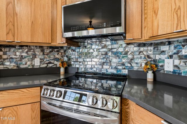 406 Grovemont Place, Piney Flats, TN 37686