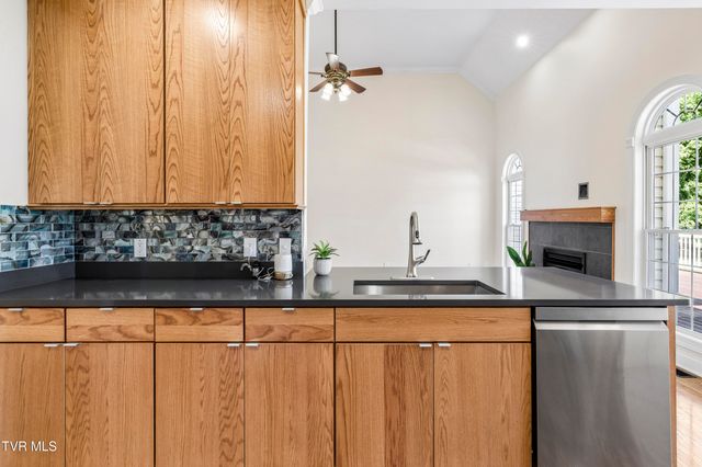 406 Grovemont Place, Piney Flats, TN 37686