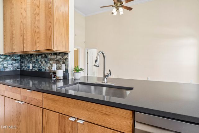 406 Grovemont Place, Piney Flats, TN 37686
