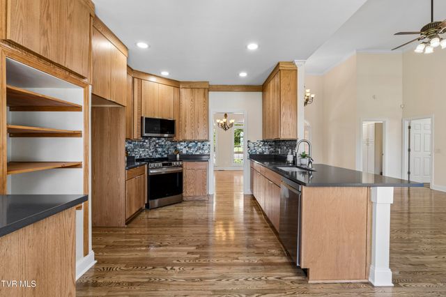 406 Grovemont Place, Piney Flats, TN 37686