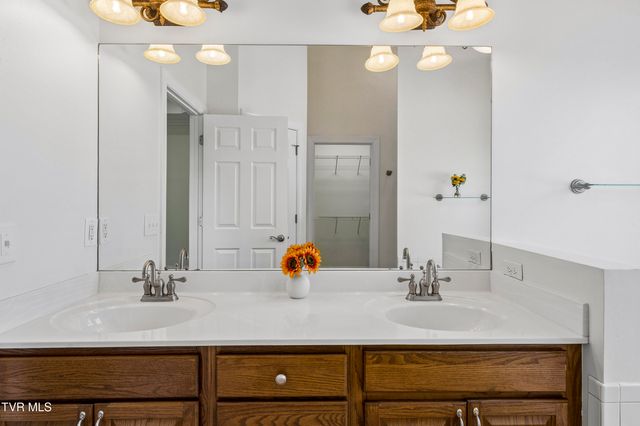 406 Grovemont Place, Piney Flats, TN 37686