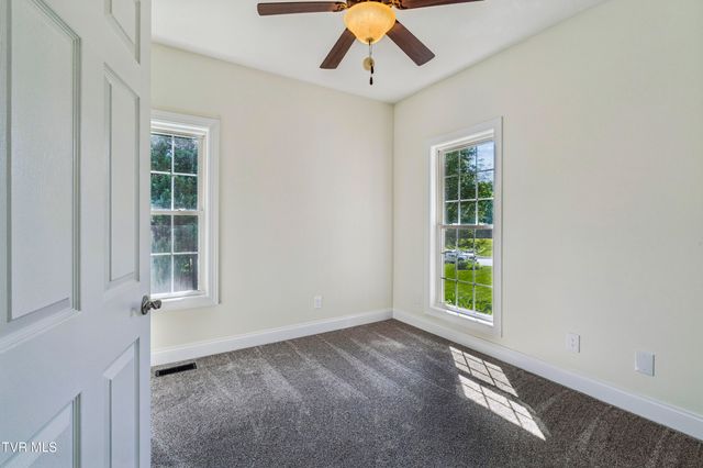 406 Grovemont Place, Piney Flats, TN 37686
