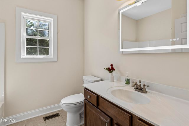 406 Grovemont Place, Piney Flats, TN 37686