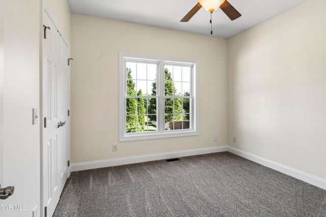 406 Grovemont Place, Piney Flats, TN 37686