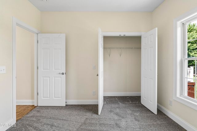 406 Grovemont Place, Piney Flats, TN 37686