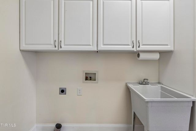 406 Grovemont Place, Piney Flats, TN 37686